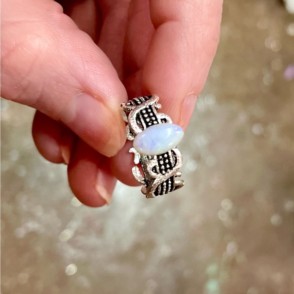 Vintage-Style Opal Silver Filigree Ring - Sz 6 - Picture 5 of 10